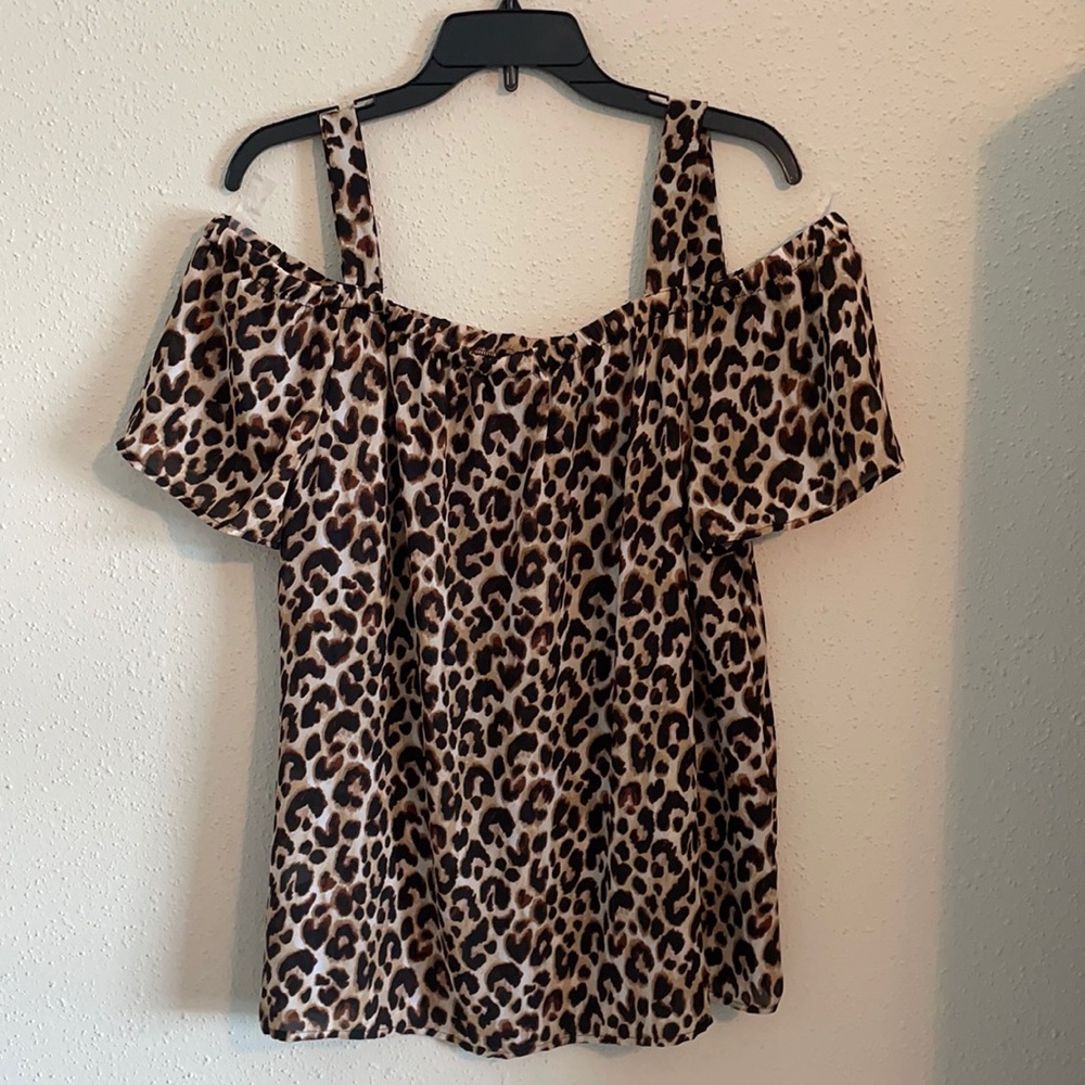 Off the shoulder leopard shirt